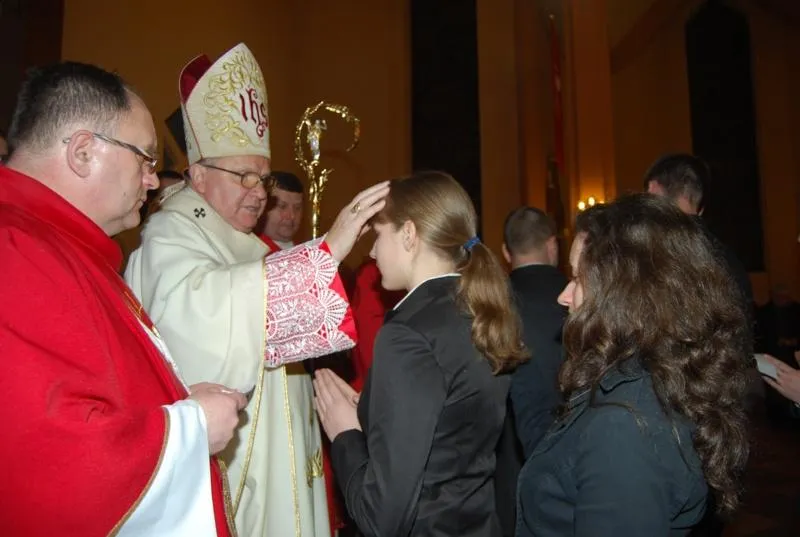 Bezpieczne zakupy przed bierzmowaniem we Wrocławiu – jak uniknąć nielegalnych ofert