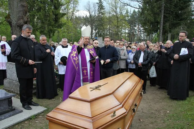 Czas trwania mszy na pogrzebie – zaskakujące fakty, które warto znać