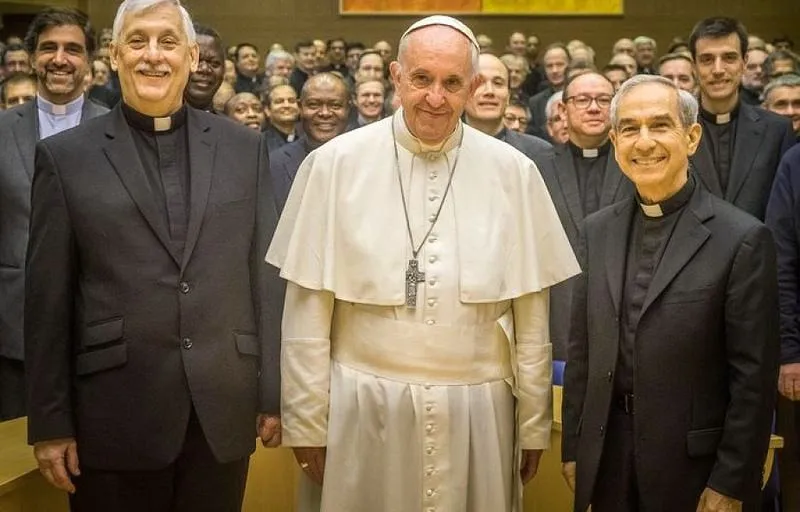 Czy jezuici są katolikami? prawda o ich przynależności religijnej