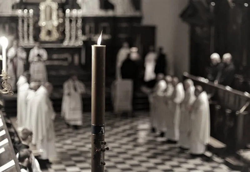 Czy można wierzyć w Boga bez chodzenia do kościoła? Co mówi wiara