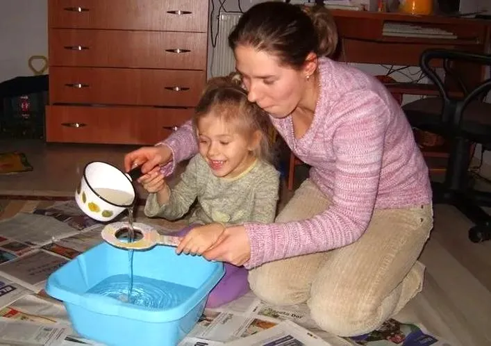 Czy przelewanie wosku to grzech? co mówi katolicyzm o kontrowersjach