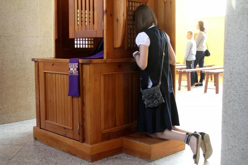 Ewolucja spowiedzi w Kościele katolickim: jej historia i znaczenie w duchowości wiernych