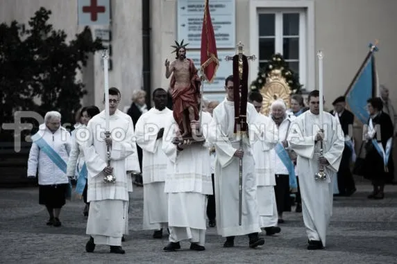 Ile czasu potrzebujesz na mszę rezurekcyjną? Sprawdź, jak dobrze zaplanować uroczystość