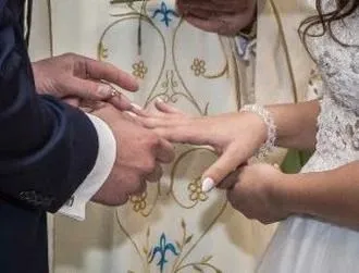Ile trwa msza ślubna? Od czego zależy jej długość