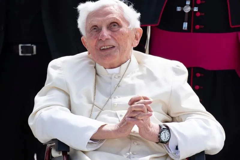Kardynał Ratzinger: Osiągnięcia i kontrowersje w dziedzictwie papieża