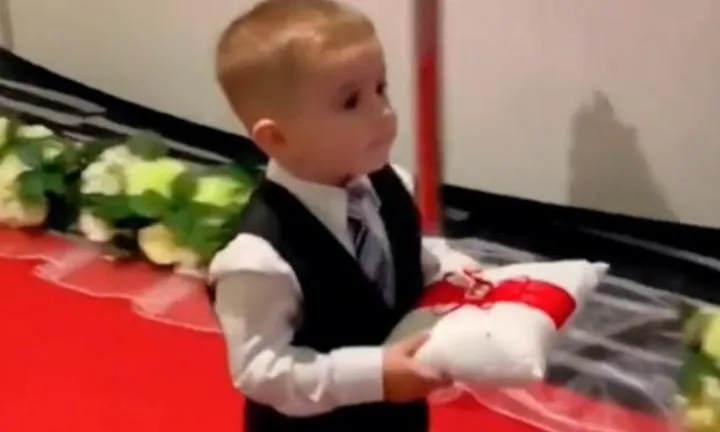 Magiczne chwile: jak nieść obrączki do ołtarza i uczynić je niezapomnianym momentem