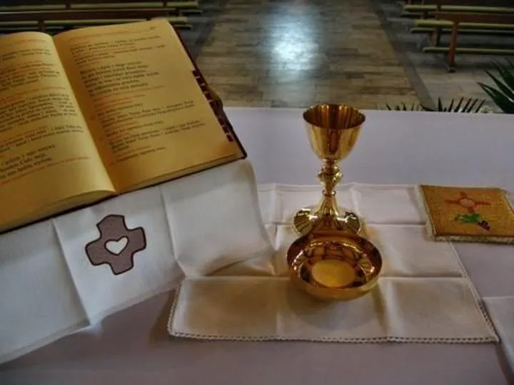 Msza gregoriańska – odkryj jej definicję, historię i znaczenie w liturgii