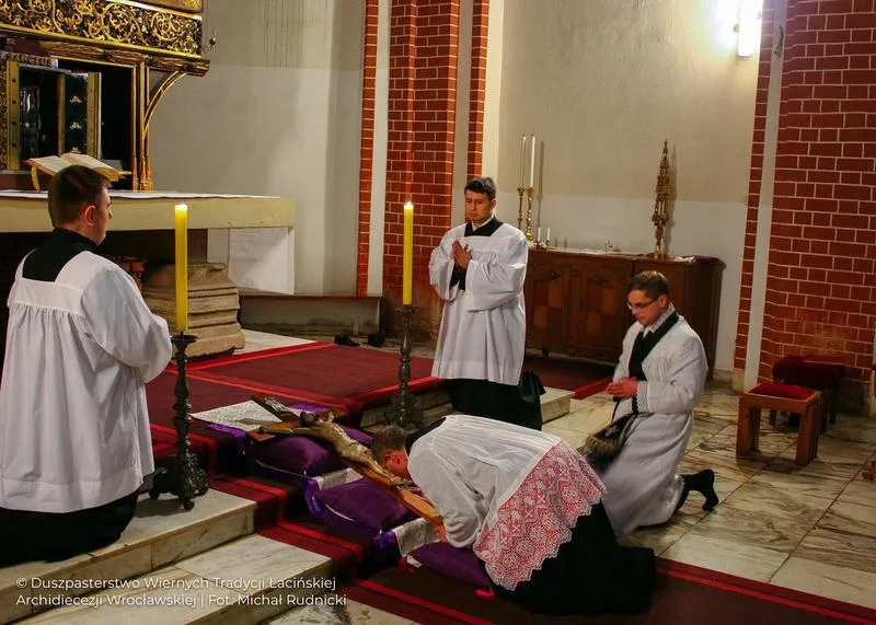 Msza w Wielki Piątek – Sprawdź godziny liturgii i zaplanuj swoją obecność