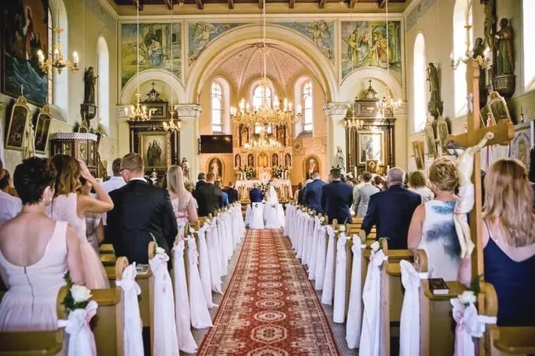 Msza weselna a obowiązek niedzielny – co warto wiedzieć?