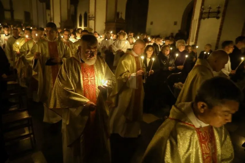 Obowiązkowa msza w Wielką Sobotę? Odkryj zasady Kościoła i ich konsekwencje