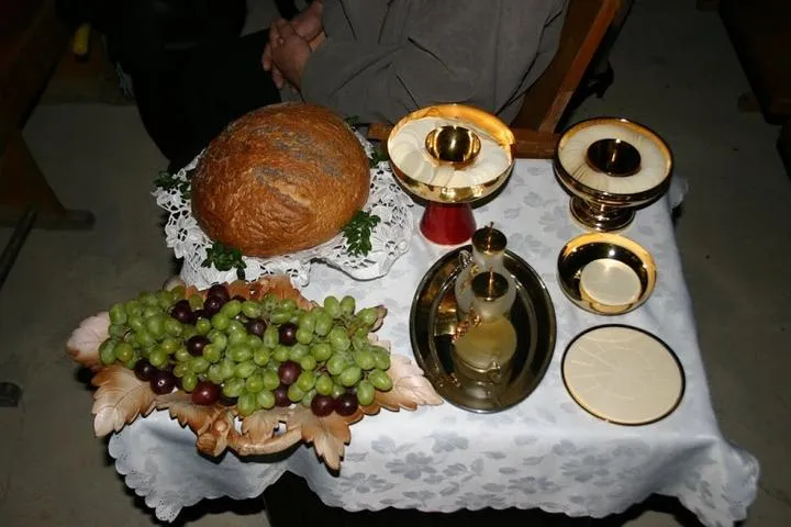 Odkryj głębokie znaczenie darów składanych na mszy świętej