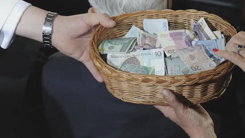 Skąd kościół czerpie pieniądze? Podatki, darowizny i inne źródła w Polsce