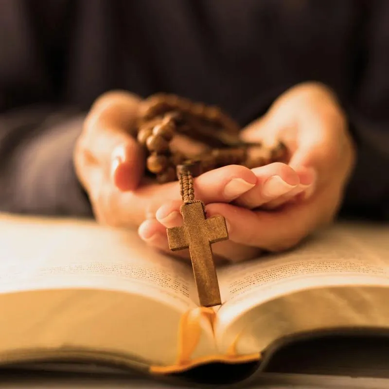 Sztuka Ułożenia Modlitwy: Jak Wyrazić Swoje Najgłębsze Uczucia