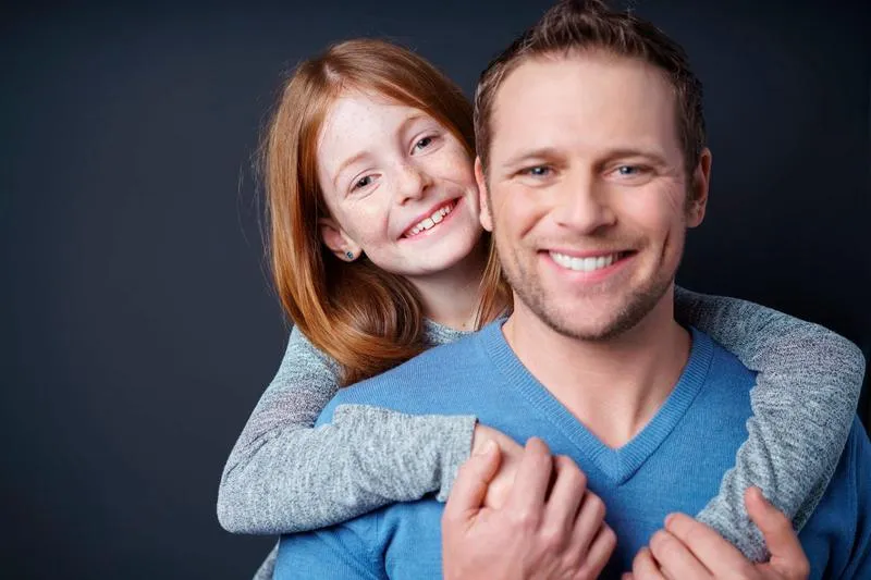 Unikalny moment: Jak ojciec prowadzi córkę do ołtarza w oczach współczesnych pokoleń