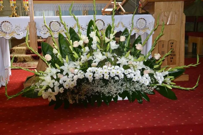 Wybór kwiatów na ołtarz – najlepsze propozycje na niezapomniane ceremonie