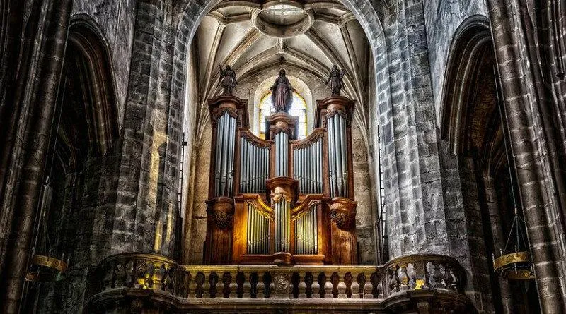 Budżet i oszczędności w oprawie muzycznej