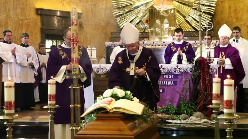 Ile daje się księdzu na pogrzebie