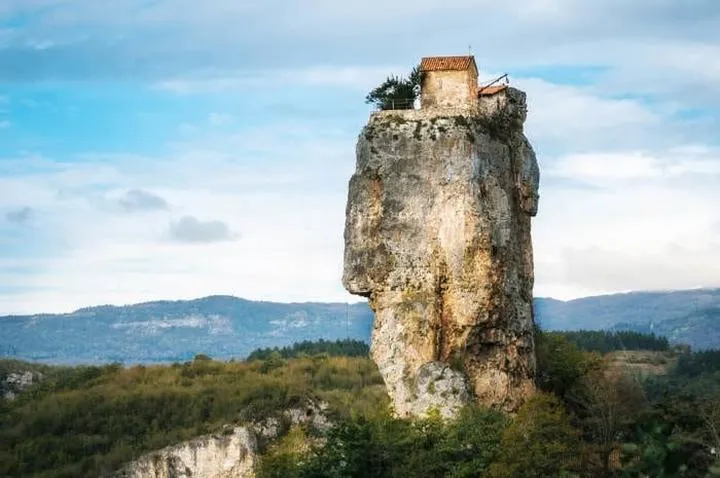 Kościoły w malowniczych sceneriach