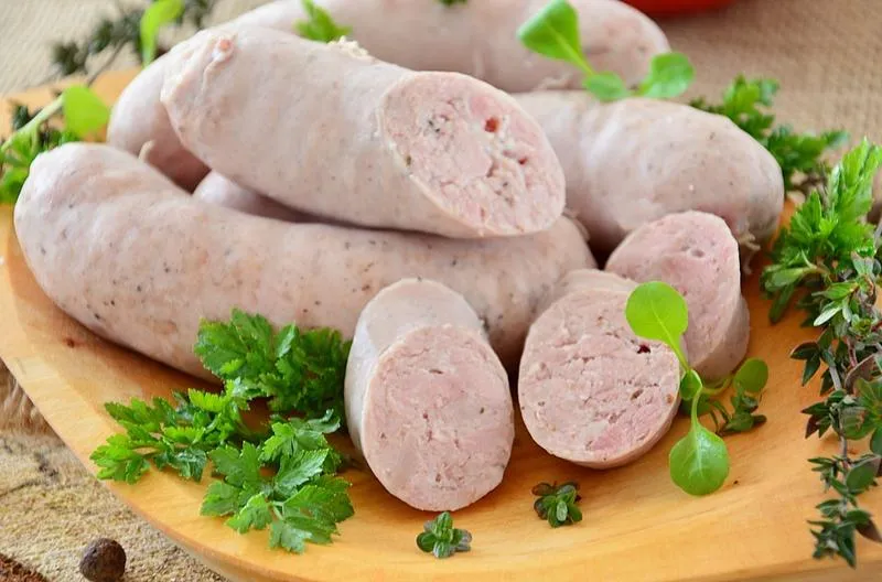 Tradycyjne dania z białą kiełbasą