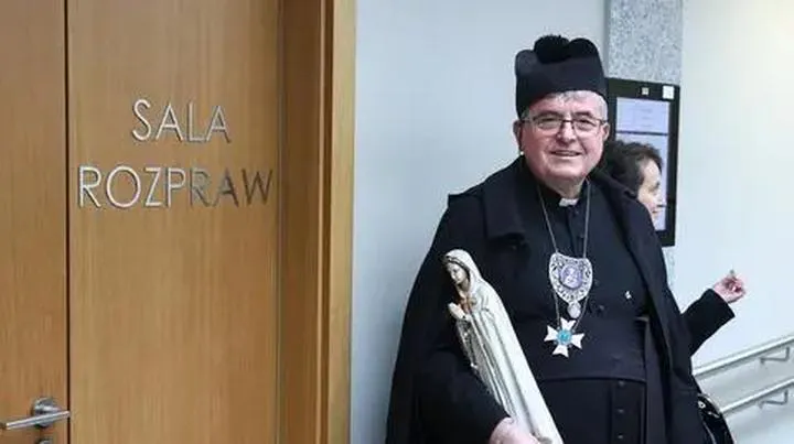 Uprawnienia i ograniczenia suspendowanego kapłana