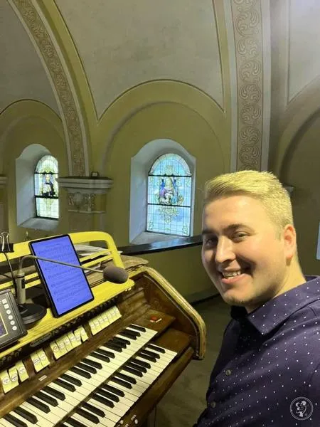 Zarobki organisty